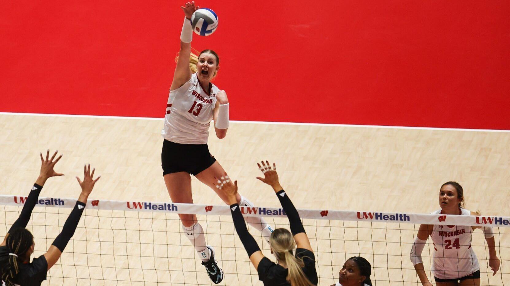 3 things that stood out in Wisconsin volleyball's lopsided win against Iowa